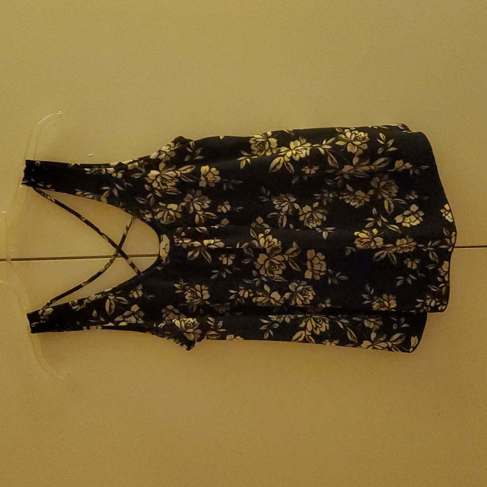 Sleeveless top., New,Crepe 95%polyester 5%spandex floral print, Juniors large s